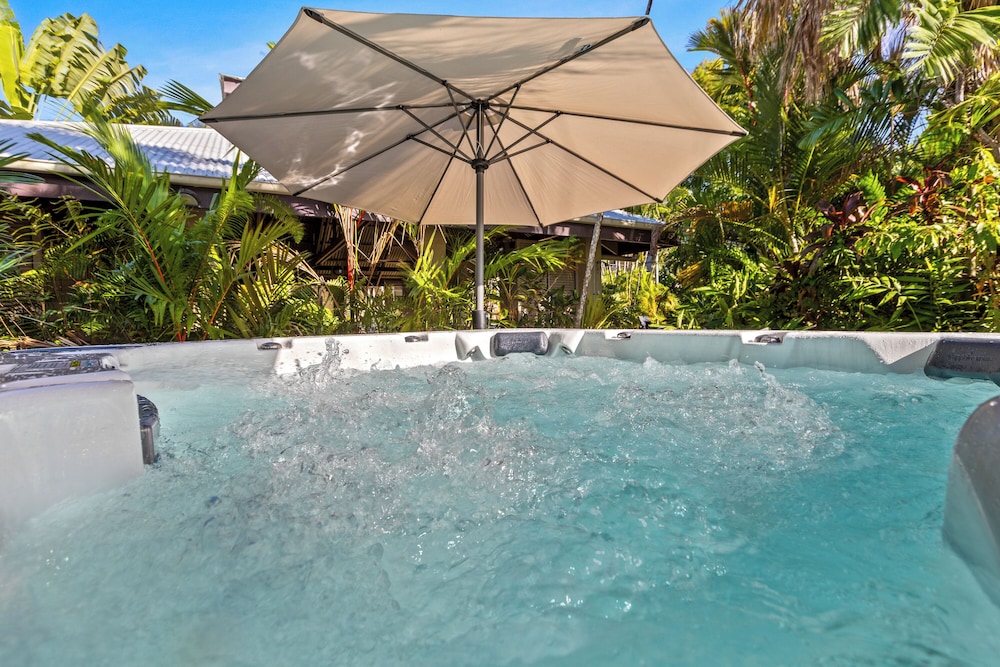 Trinity Beach Club Holiday Apartments
