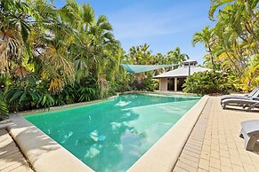 Trinity Beach Club Holiday Apartments