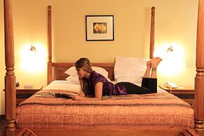 Tradewinds Hotel