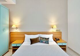 Aura Living Hotel