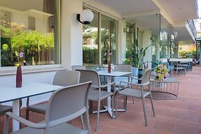 Aura Living Hotel