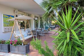 Aura Living Hotel