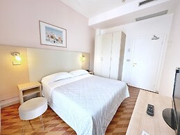 Aura Living Hotel