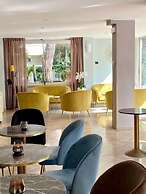 Aura Living Hotel