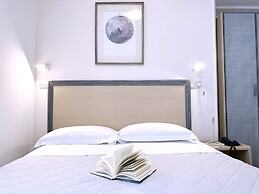 Aura Living Hotel