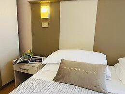 Aura Living Hotel