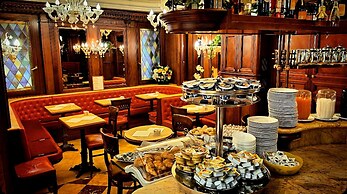 Hotel Lux