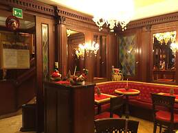 Hotel Lux
