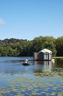 Brindos, Lac & Château
