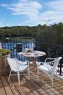 Brindos, Lac & Château