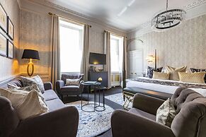 The Queensberry Hotel