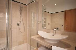 Laurentia Hotel