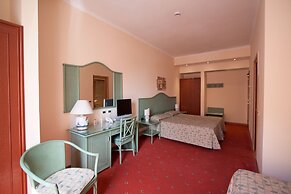 Laurentia Hotel