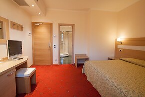 Laurentia Hotel