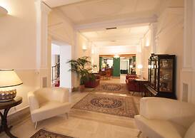Laurentia Hotel