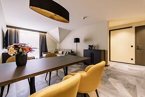 Court Hotel
