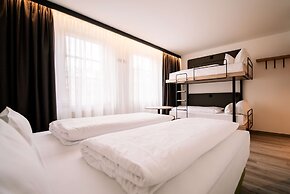 Court Hotel