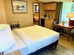 Sunwapta Falls Rocky Mountain Lodge