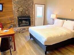 Sunwapta Falls Rocky Mountain Lodge