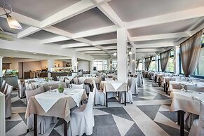 Atrium Hotel