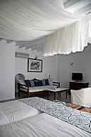 Pelican Bay Hotel