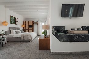 Pelican Bay Hotel