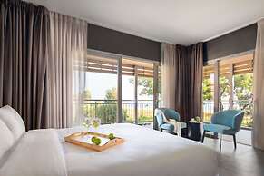 Blue Dolphin Hotel