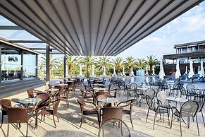 Blue Dolphin Hotel
