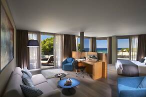 Blue Dolphin Hotel
