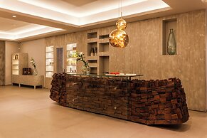 Nelia Beach Hotel & Spa