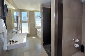Nelia Beach Hotel & Spa