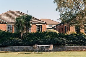 Country Club Villas