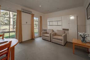 Country Club Villas