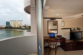 Lake Side Hotel
