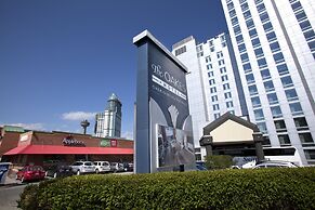 Oakes Hotel Overlooking the Falls