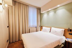 Touring Hotel