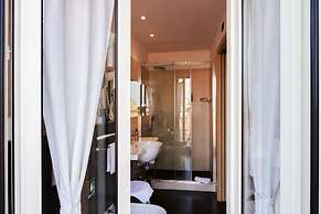 Touring Hotel