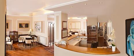 Touring Hotel