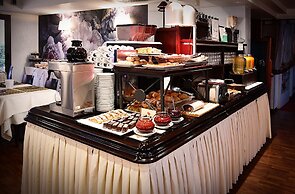 Admiral Hotel Villa Erme