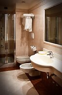 Admiral Hotel Villa Erme