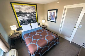 Super 8 by Wyndham Edmonton South