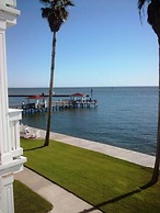 Lighthouse Inn At Aransas Bay