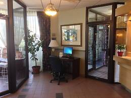 Quality Hotel & Suites