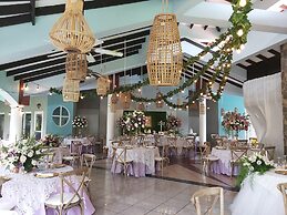 Las Olas Resort