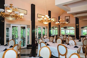 Las Olas Resort