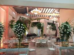 Las Olas Resort
