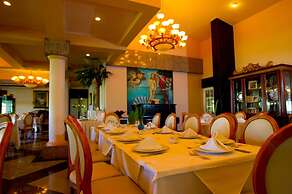 Las Olas Resort