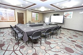 Holiday Inn Express & Suites - Vernon by IHG