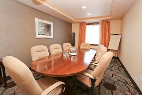 Holiday Inn Express & Suites - Vernon by IHG