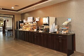 Holiday Inn Express & Suites - Vernon by IHG